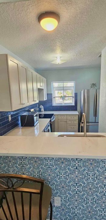 For Sale: $337,000 (2 beds, 2 baths, 1014 Square Feet)