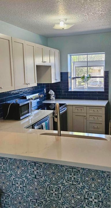 For Sale: $337,000 (2 beds, 2 baths, 1014 Square Feet)