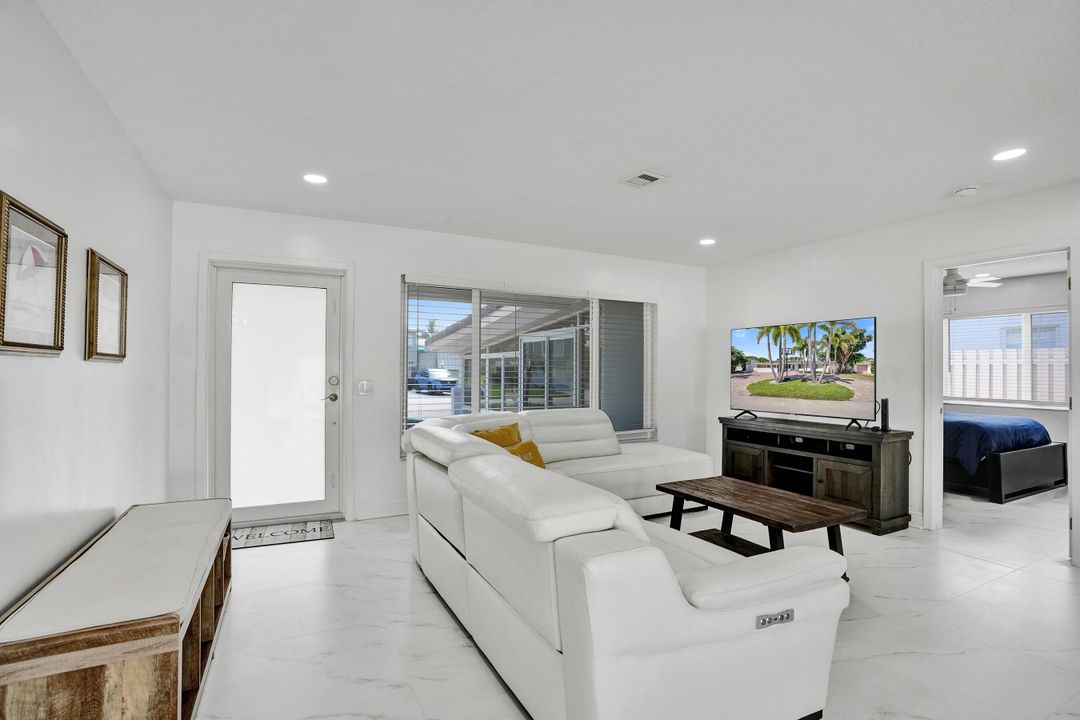 For Rent: $6,000 (4 beds, 2 baths, 1904 Square Feet)