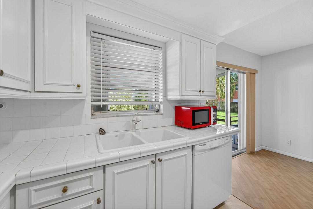 合同活跃: $150,000 (1 贝兹, 1 浴室, 591 平方英尺)