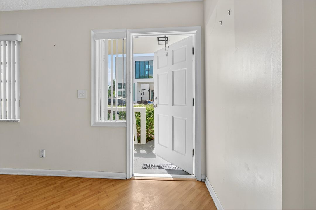 合同活跃: $150,000 (1 贝兹, 1 浴室, 591 平方英尺)