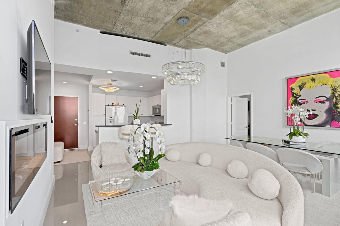 For Rent: $6,000 (2 beds, 2 baths, 1085 Square Feet)