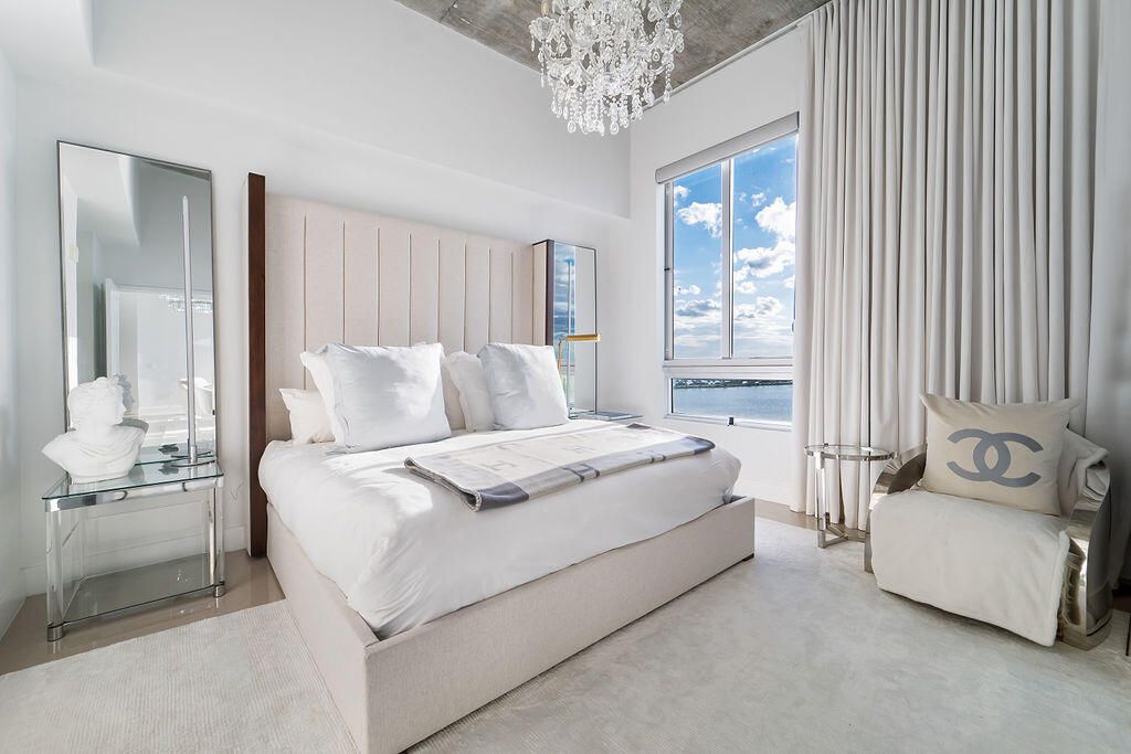 For Rent: $6,000 (2 beds, 2 baths, 1085 Square Feet)