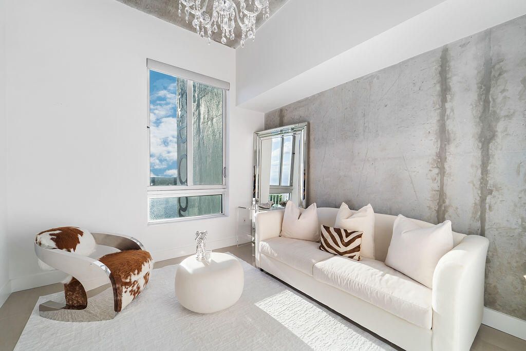 For Rent: $6,000 (2 beds, 2 baths, 1085 Square Feet)