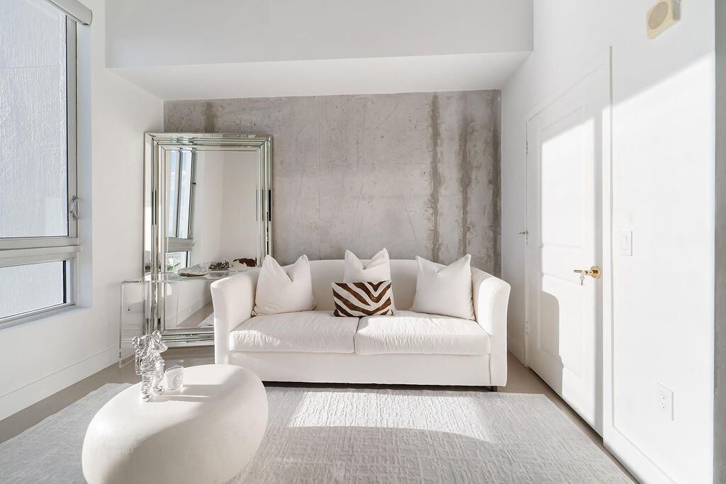 For Rent: $6,000 (2 beds, 2 baths, 1085 Square Feet)