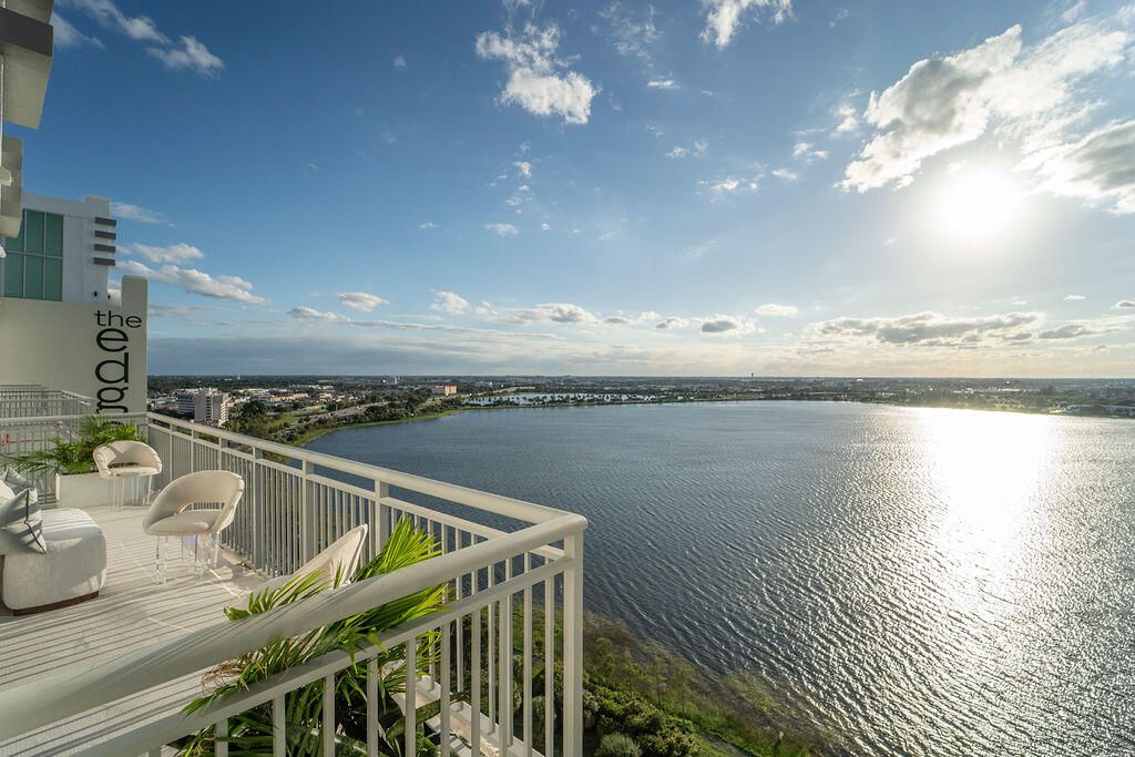 For Rent: $6,000 (2 beds, 2 baths, 1085 Square Feet)