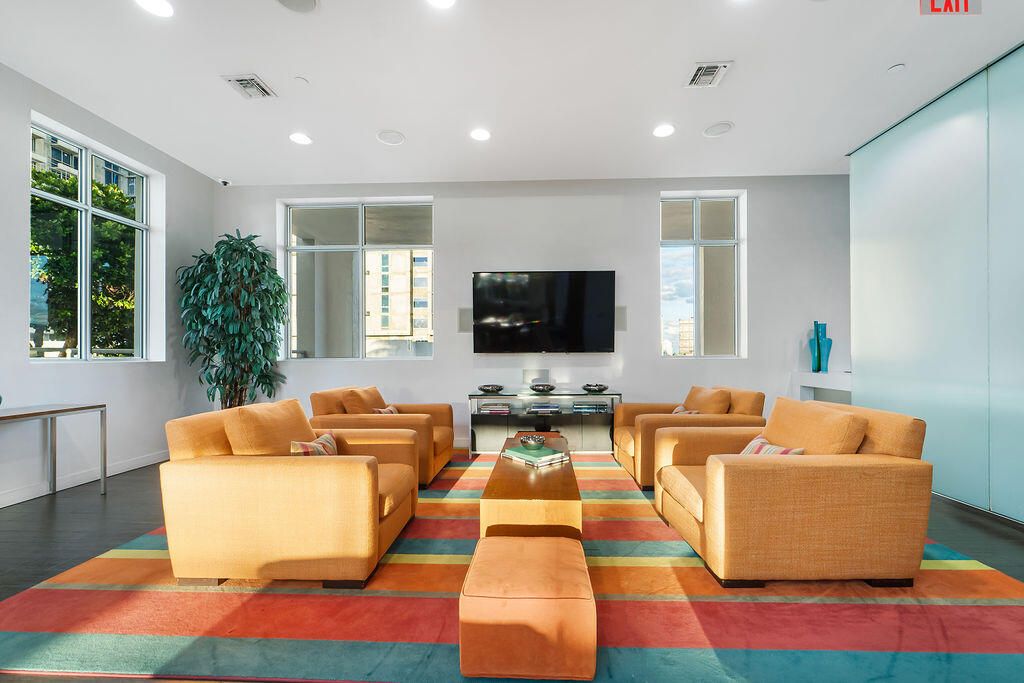 For Rent: $6,000 (2 beds, 2 baths, 1085 Square Feet)