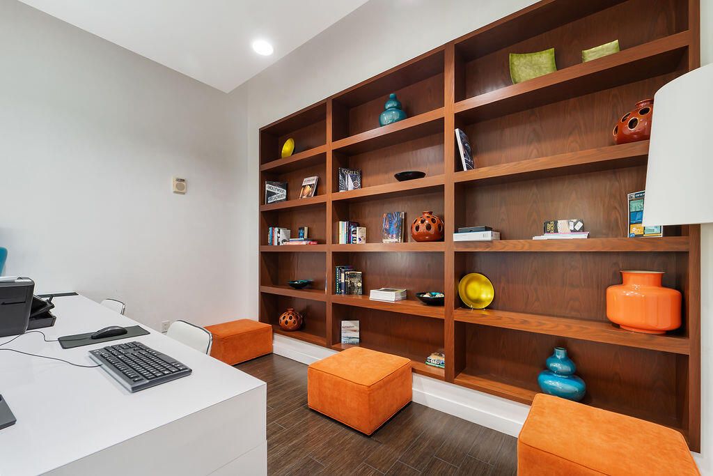 For Rent: $6,000 (2 beds, 2 baths, 1085 Square Feet)