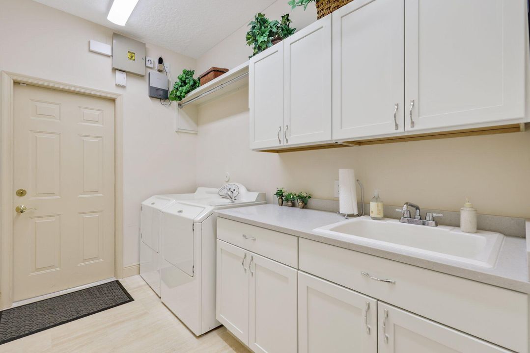 Active With Contract: $1,695,000 (4 beds, 4 baths, 3865 Square Feet)