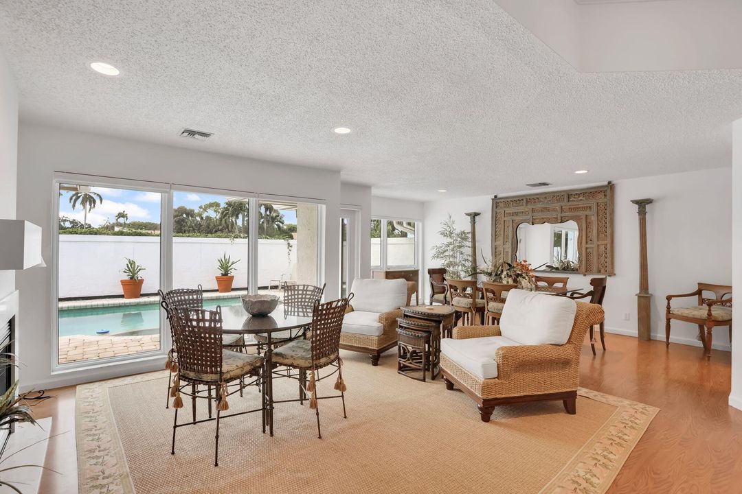 合同活跃: $1,495,000 (3 贝兹, 2 浴室, 2097 平方英尺)