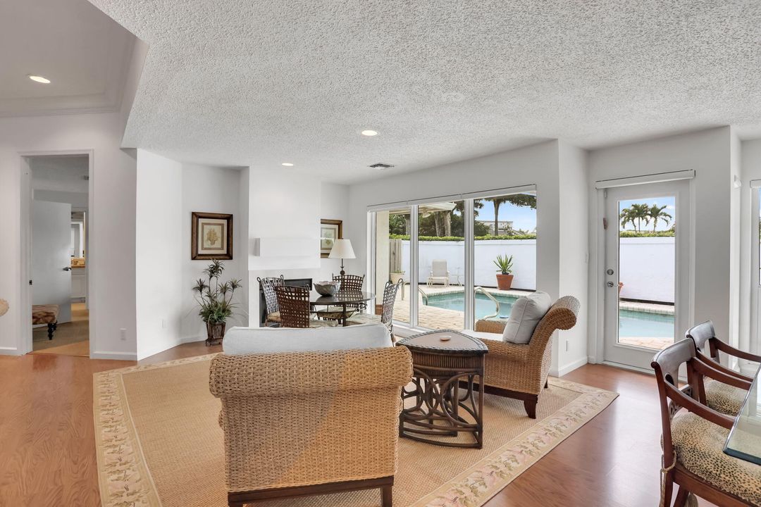 合同活跃: $1,495,000 (3 贝兹, 2 浴室, 2097 平方英尺)