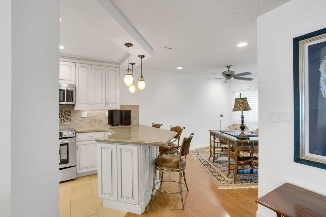 合同活跃: $1,495,000 (3 贝兹, 2 浴室, 2097 平方英尺)