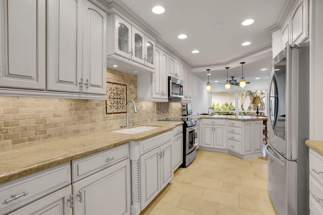 合同活跃: $1,495,000 (3 贝兹, 2 浴室, 2097 平方英尺)