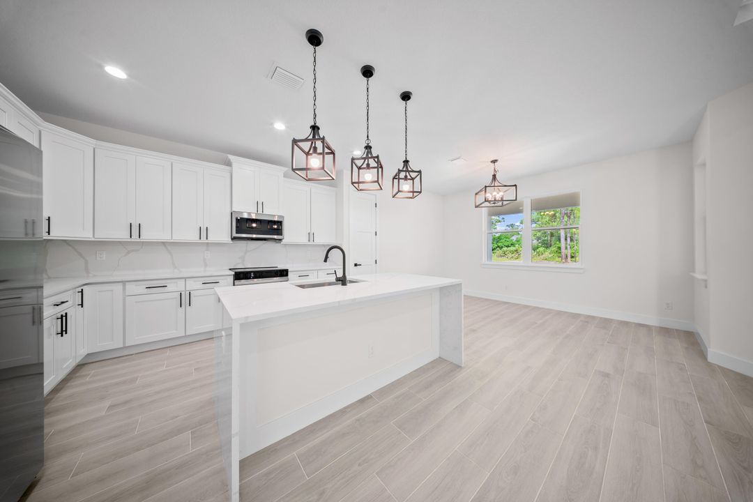 For Sale: $749,900 (4 beds, 3 baths, 2306 Square Feet)