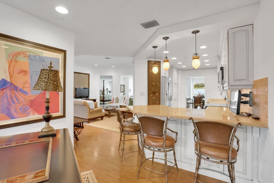 合同活跃: $1,495,000 (3 贝兹, 2 浴室, 2097 平方英尺)