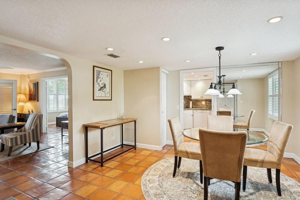 For Sale: $379,900 (1 beds, 1 baths, 787 Square Feet)