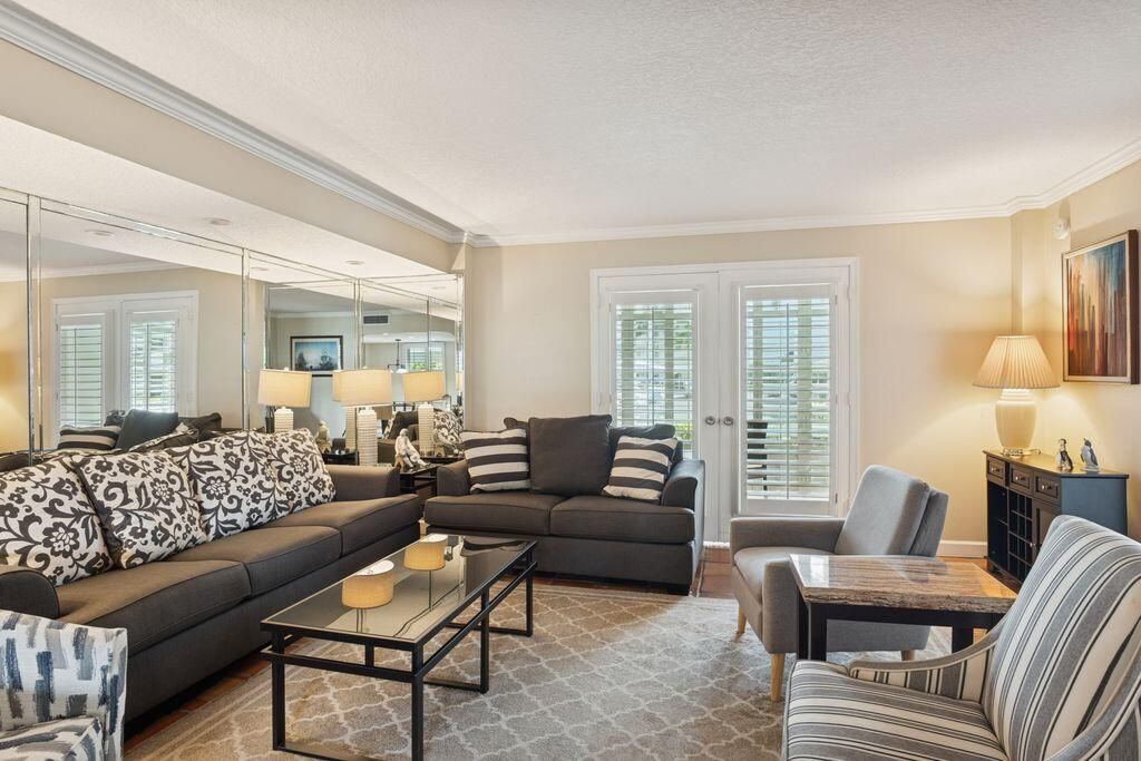 For Sale: $379,900 (1 beds, 1 baths, 787 Square Feet)