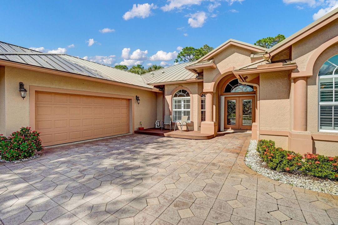 For Sale: $574,900 (3 beds, 3 baths, 2442 Square Feet)