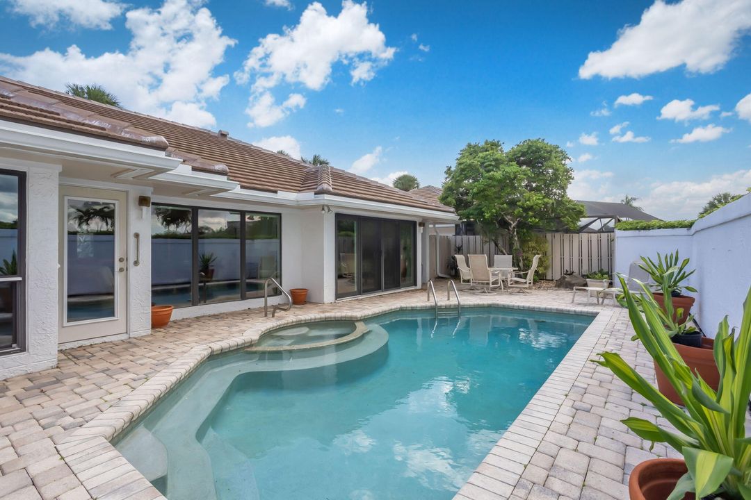 合同活跃: $1,495,000 (3 贝兹, 2 浴室, 2097 平方英尺)