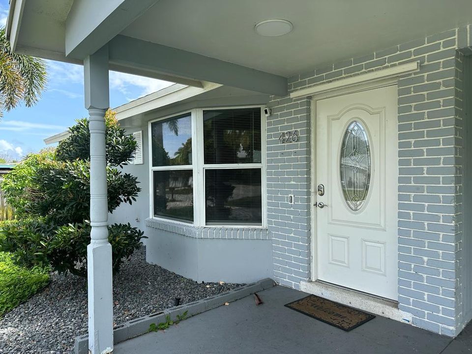 Active With Contract: $3,490 (3 beds, 2 baths, 1238 Square Feet)