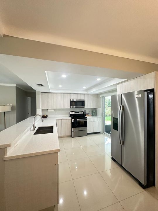 Active With Contract: $3,490 (3 beds, 2 baths, 1238 Square Feet)