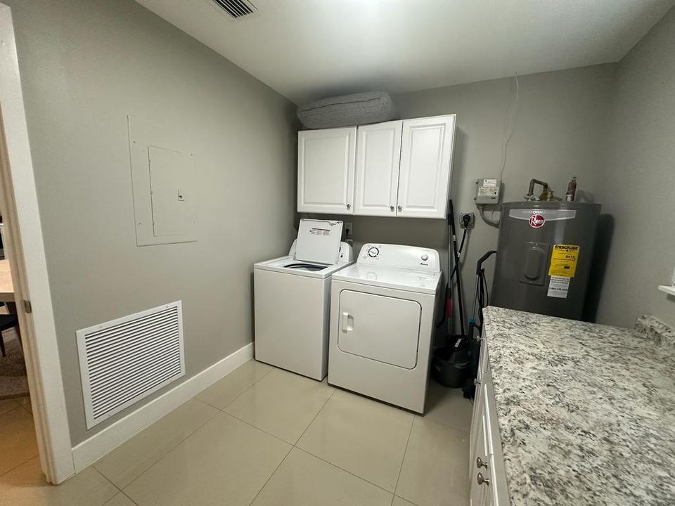Active With Contract: $3,490 (3 beds, 2 baths, 1238 Square Feet)