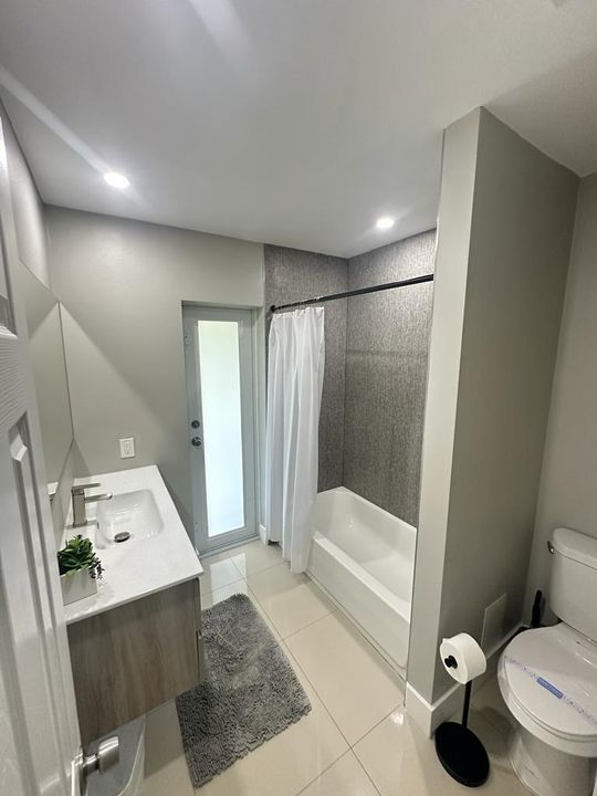 Active With Contract: $3,490 (3 beds, 2 baths, 1238 Square Feet)