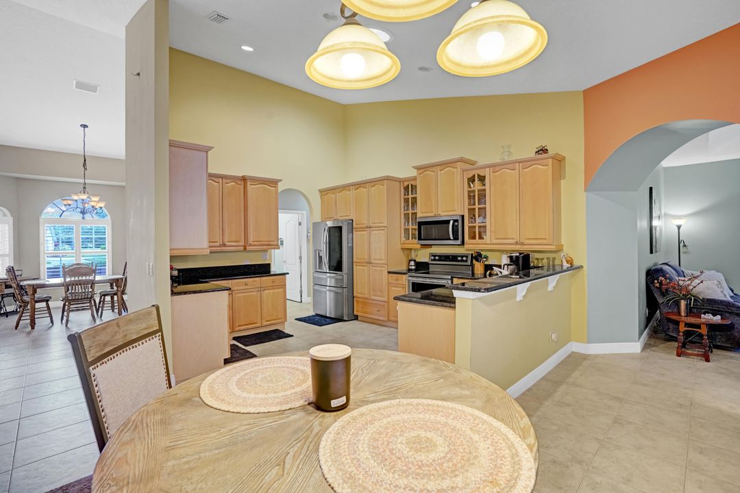 For Sale: $574,900 (3 beds, 3 baths, 2442 Square Feet)