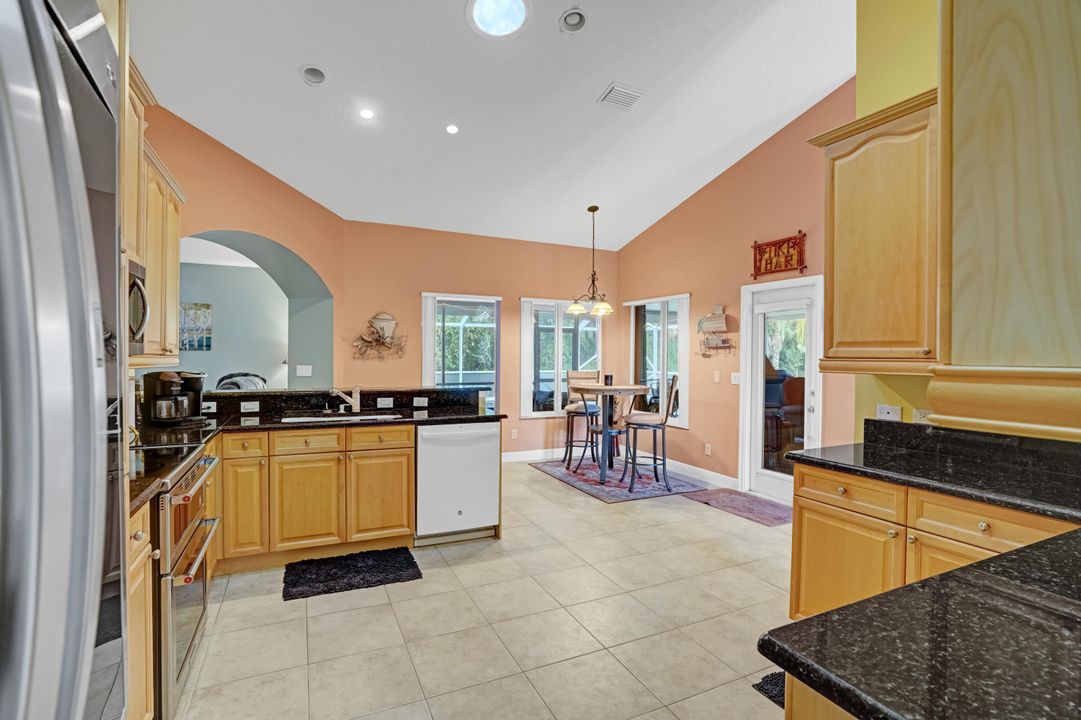 For Sale: $574,900 (3 beds, 3 baths, 2442 Square Feet)