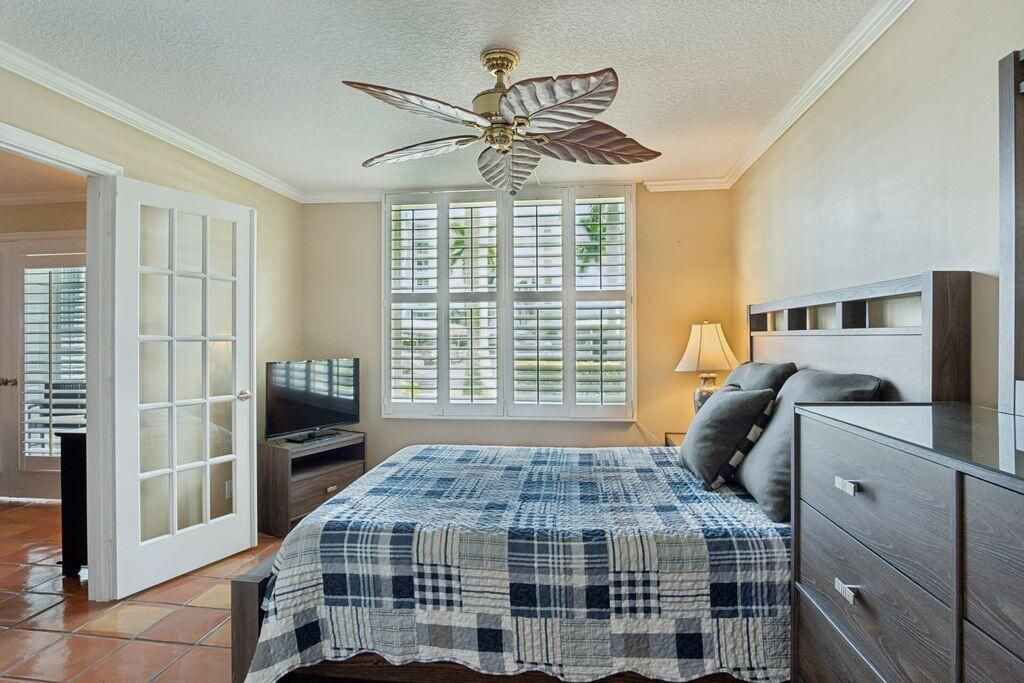 For Sale: $379,900 (1 beds, 1 baths, 787 Square Feet)