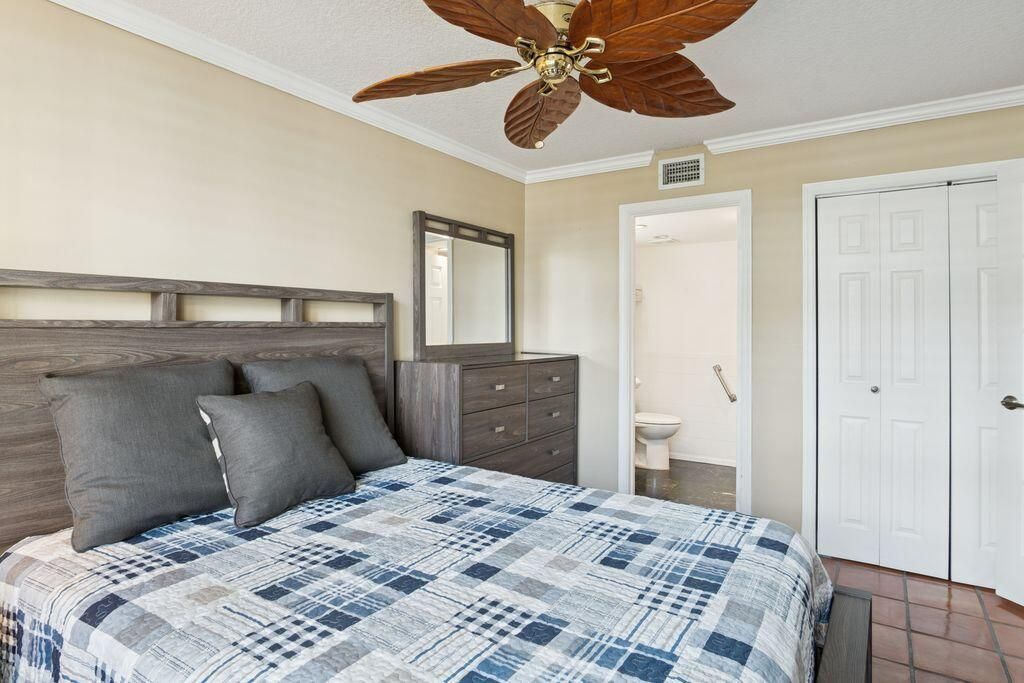 For Sale: $379,900 (1 beds, 1 baths, 787 Square Feet)