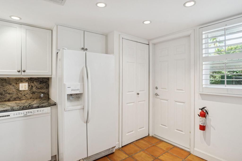 For Sale: $379,900 (1 beds, 1 baths, 787 Square Feet)