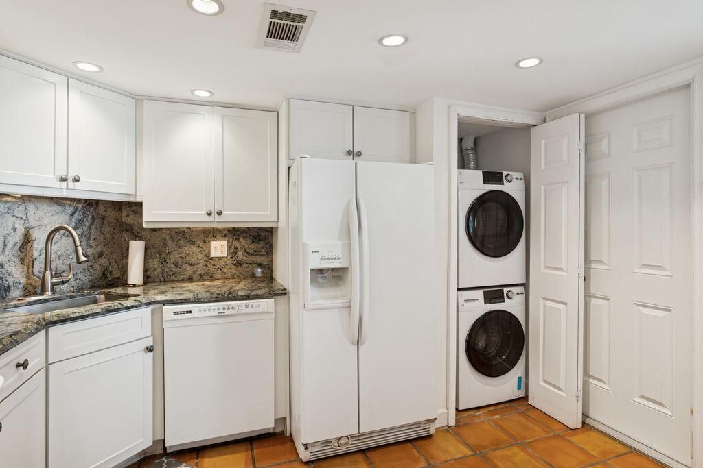 For Sale: $379,900 (1 beds, 1 baths, 787 Square Feet)