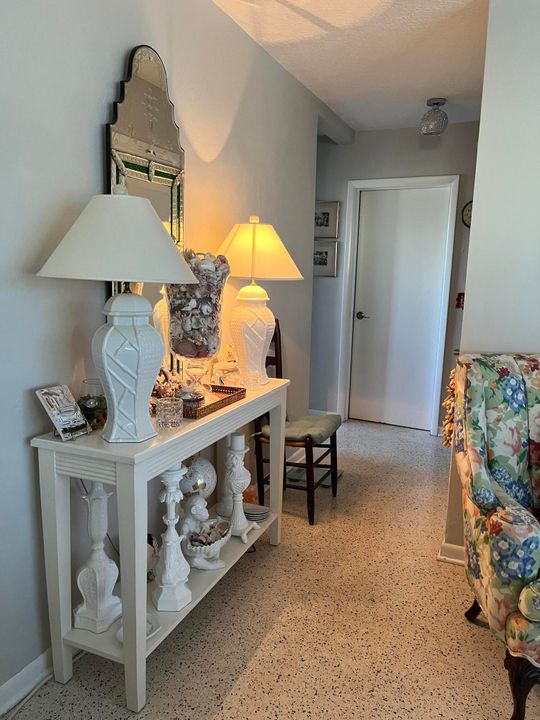 For Sale: $675,000 (3 beds, 2 baths, 1018 Square Feet)