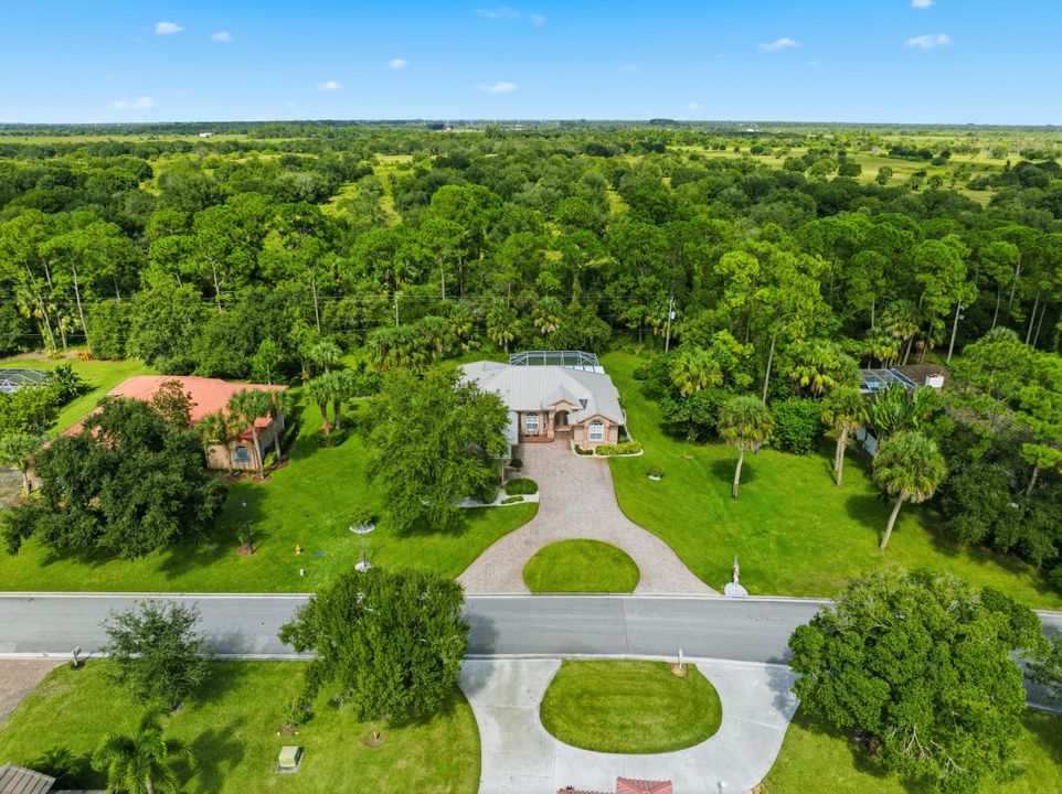 For Sale: $574,900 (3 beds, 3 baths, 2442 Square Feet)