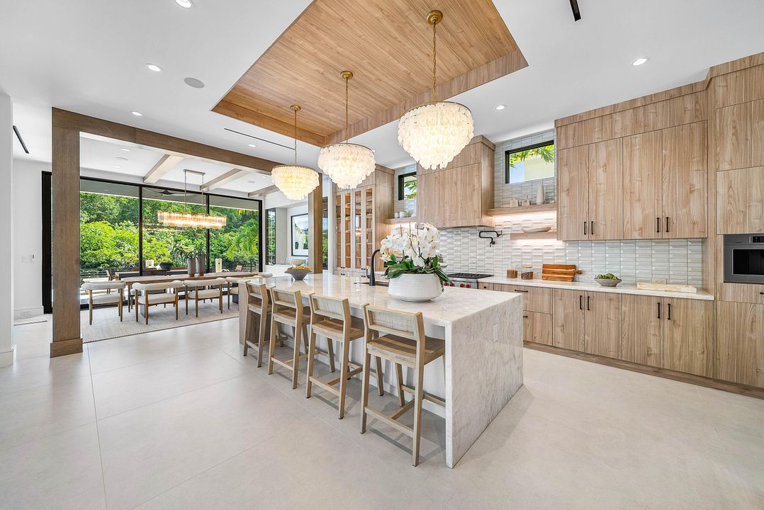 На продажу: $6,495,000 (5 спален, 5 ванн, 5750 Квадратных фут)