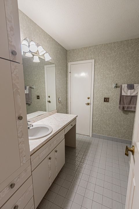 Active With Contract: $420,000 (3 beds, 2 baths, 1972 Square Feet)