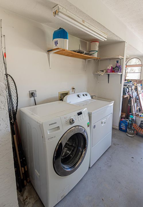 Active With Contract: $420,000 (3 beds, 2 baths, 1972 Square Feet)