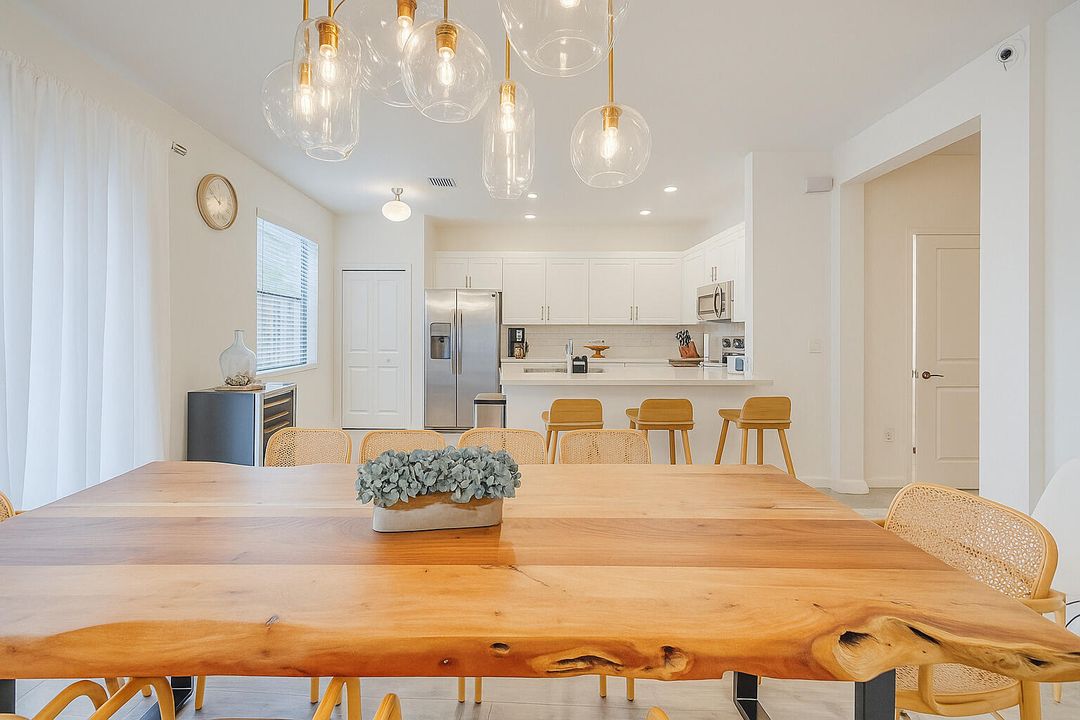 For Sale: $675,000 (4 beds, 2 baths, 1920 Square Feet)