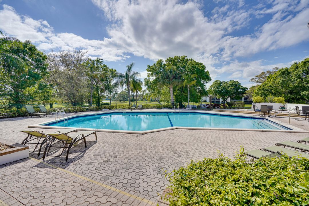 For Sale: $574,900 (3 beds, 3 baths, 2442 Square Feet)