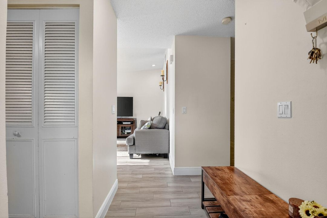 For Sale: $300,000 (2 beds, 2 baths, 1263 Square Feet)