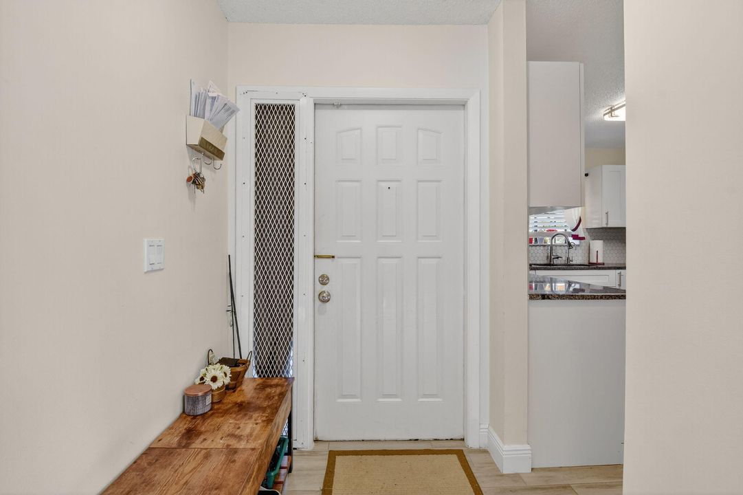 For Sale: $300,000 (2 beds, 2 baths, 1263 Square Feet)