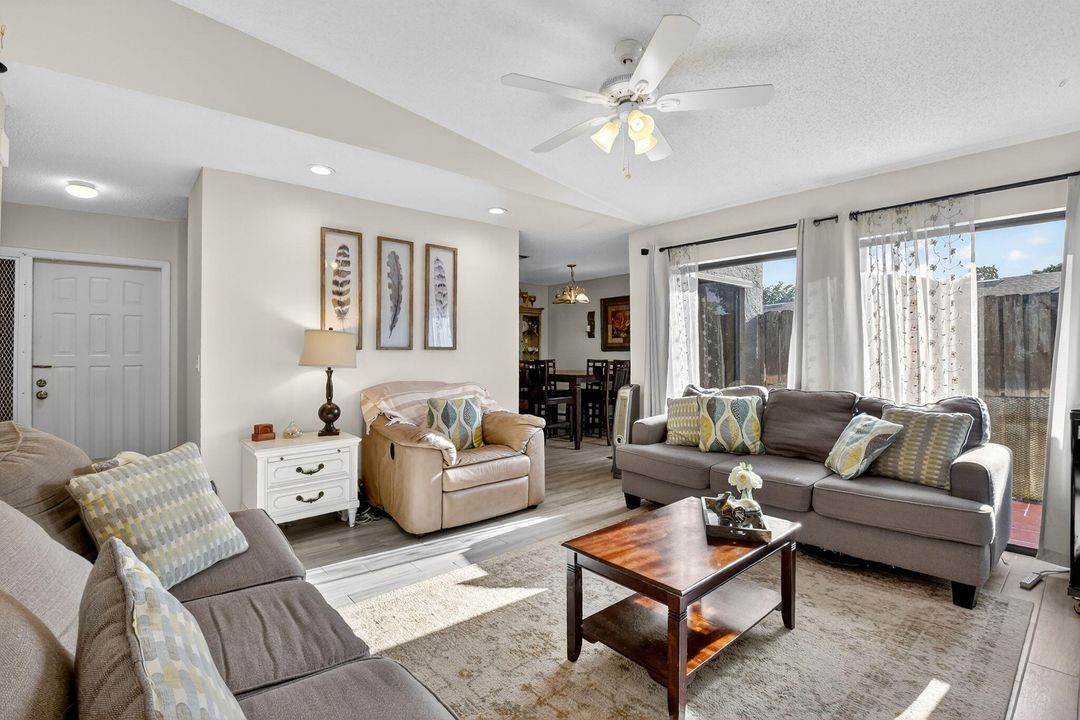 For Sale: $300,000 (2 beds, 2 baths, 1263 Square Feet)