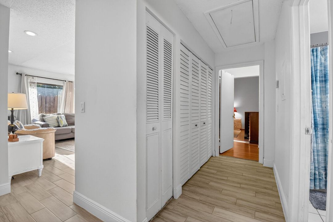 For Sale: $300,000 (2 beds, 2 baths, 1263 Square Feet)