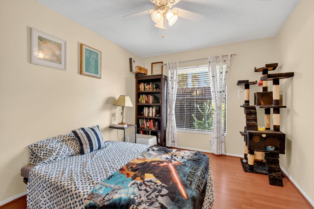 For Sale: $300,000 (2 beds, 2 baths, 1263 Square Feet)