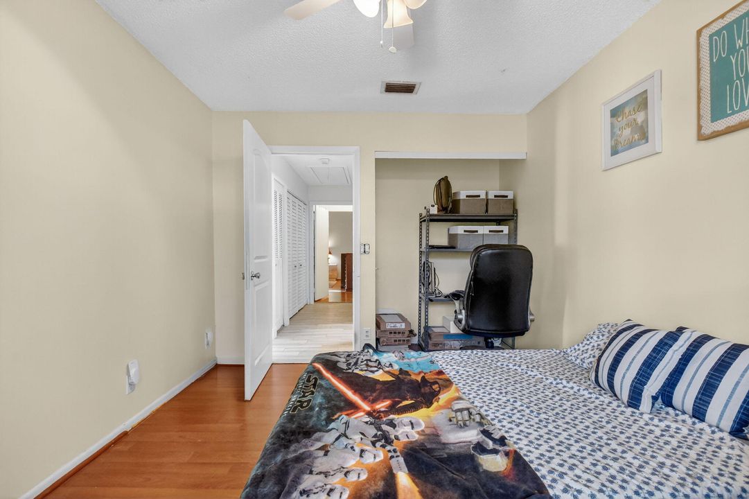 For Sale: $300,000 (2 beds, 2 baths, 1263 Square Feet)