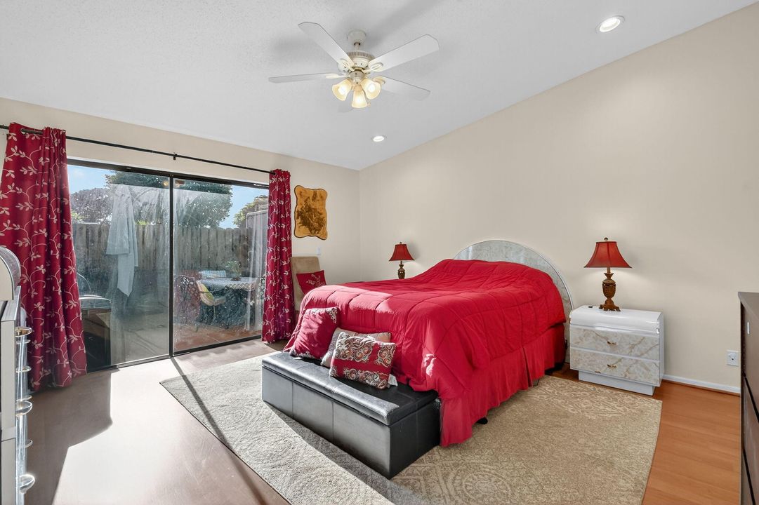 For Sale: $300,000 (2 beds, 2 baths, 1263 Square Feet)