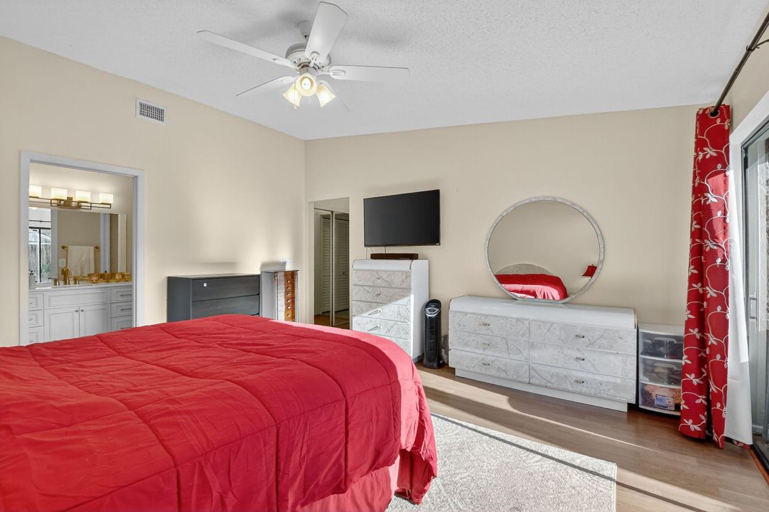 For Sale: $300,000 (2 beds, 2 baths, 1263 Square Feet)