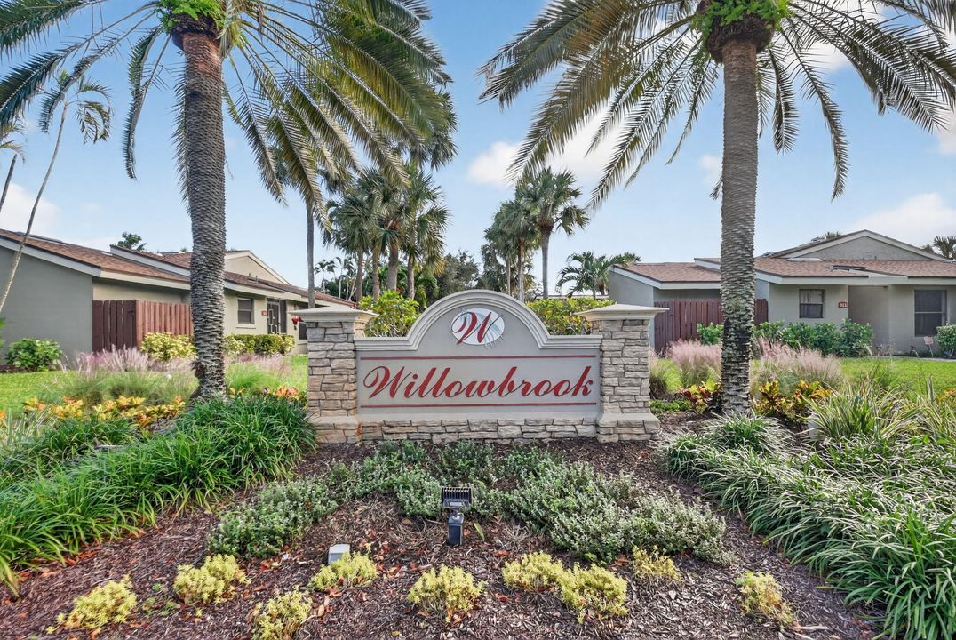 For Sale: $300,000 (2 beds, 2 baths, 1263 Square Feet)