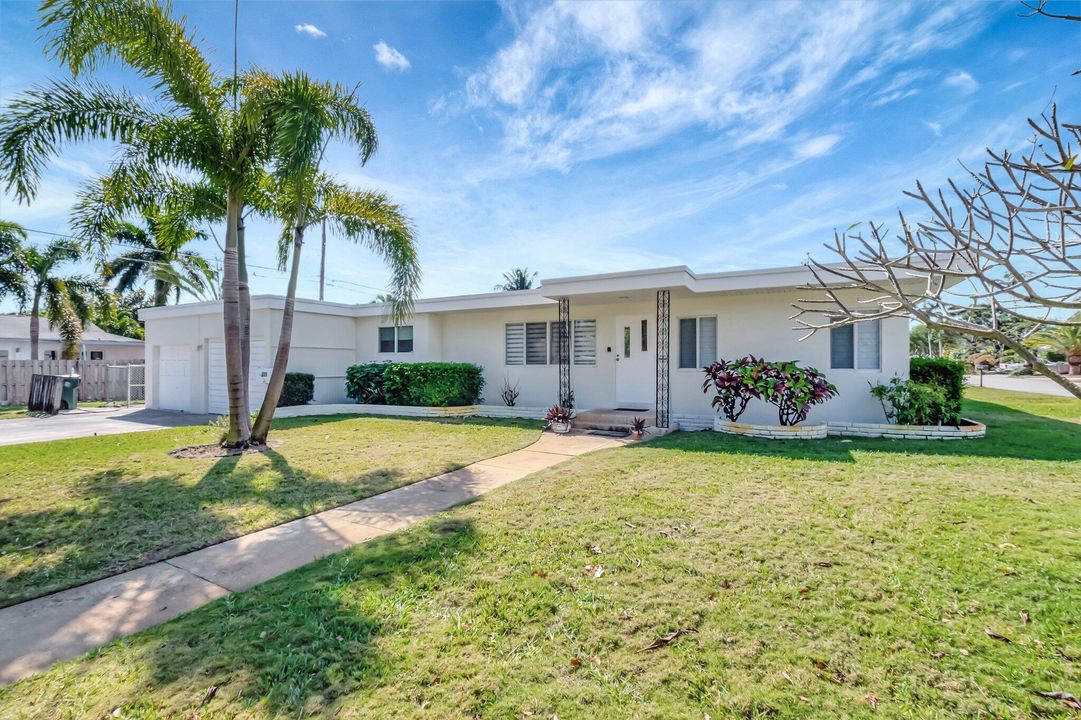 Active With Contract: $595,000 (3 beds, 2 baths, 1184 Square Feet)